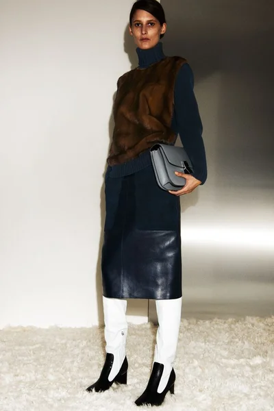 Look 16
